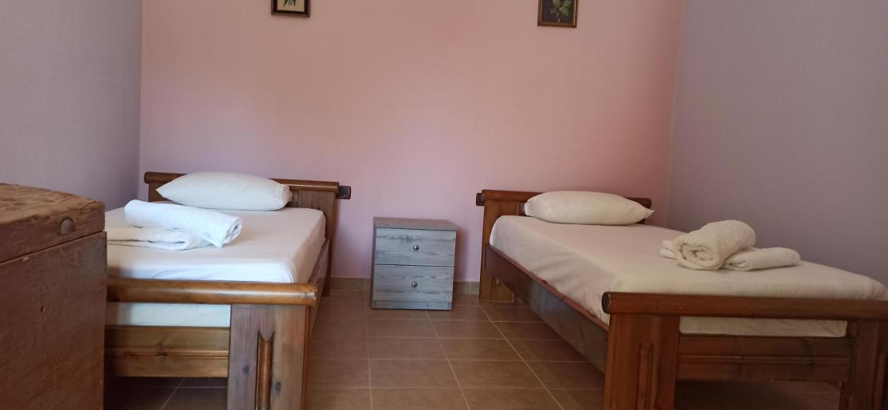 Villa Family Bitri Piqeras Extérieur photo